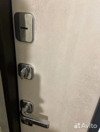 Дверь входная уличная с терморазрывом