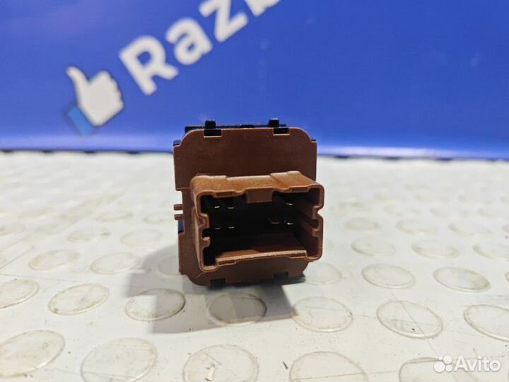 Кнопка стеклоподъемника Renault Arkana