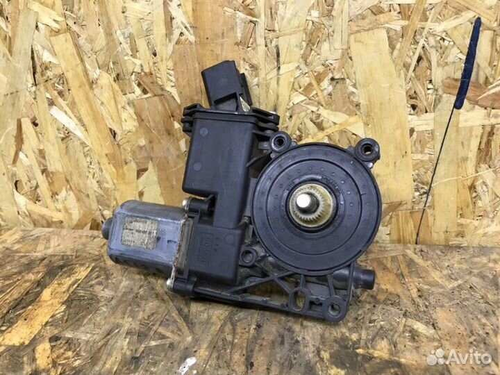 Мотор стеклоподъемника передний правый Opel Astra