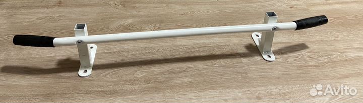 Турник настенный