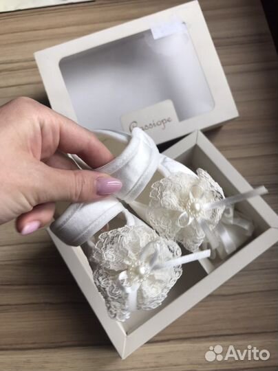 Набор для новорожденной (тапочки и повязка)