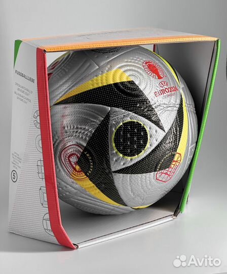 Футбольный мяч adidas