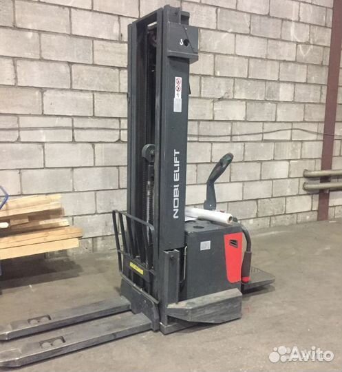 Самоходные электрические штабелеры бу