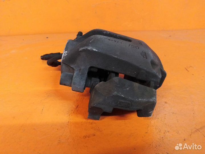 Суппорт тормозной передний правый Bmw X5 E70 3.0