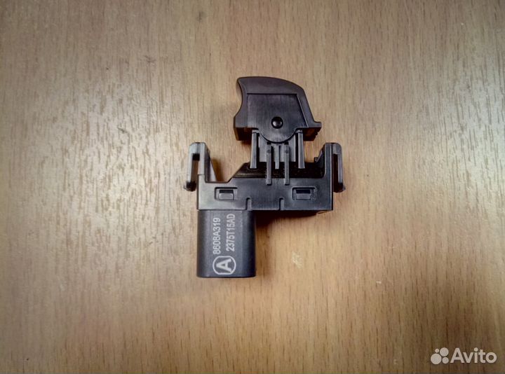 Кнопка стеклоподьемников Mitsubishi 8608A319