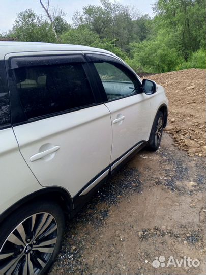 Mitsubishi Outlander 2.0 CVT, 2016, 200 000 км