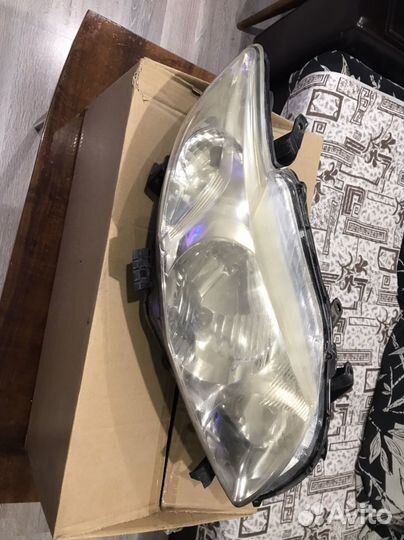 Передняя правая фара тойота королла 2008года