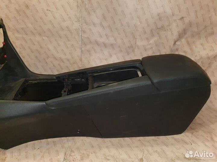 Подлокотник Mazda 3 BM мазда