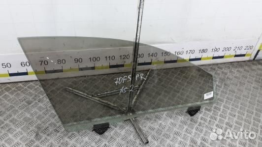 Стекло двери передней правой audi A8 D3 (70F05E301