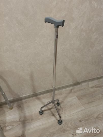 Трость трех опорная