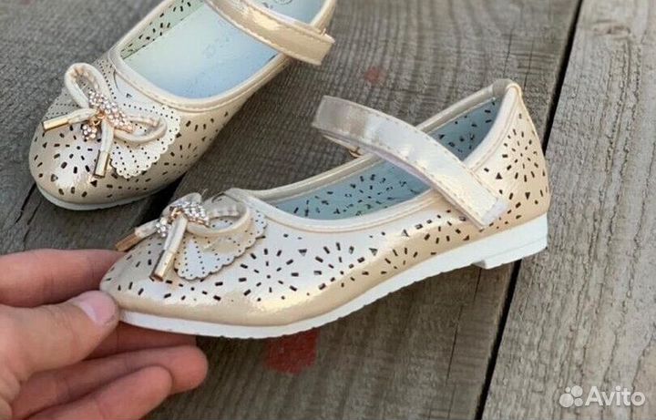 Туфли для девочки 28 р. (стелька 18 см) новые