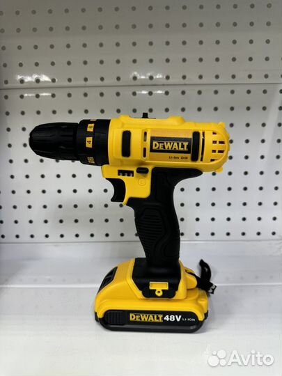 Шуруповерт DeWalt 48V с комплектом оснастки