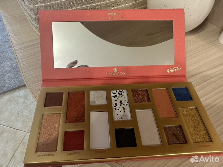 Палетка теней essence