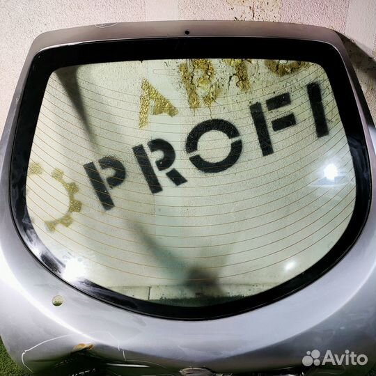 Стекло двери багажника Nissan Primera (P12) III