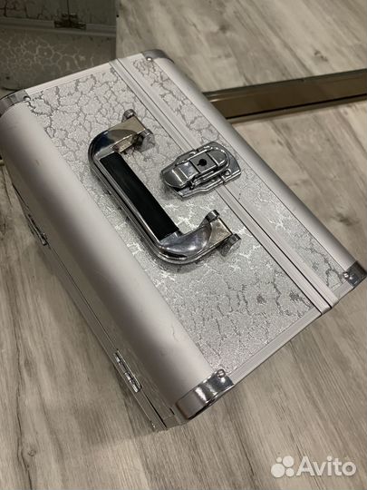 Чемодан для мастера маникюра