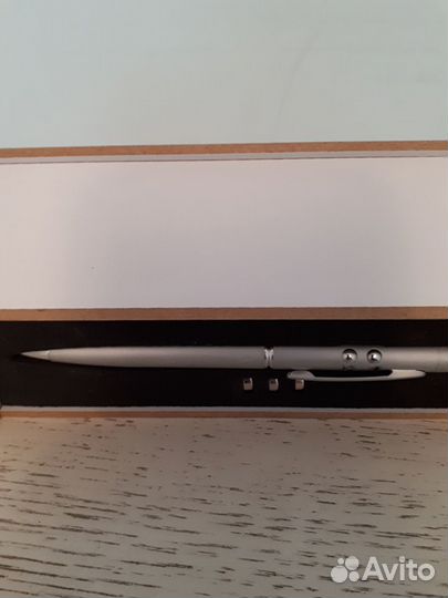 Ручка с лазерной указкой и фонариком