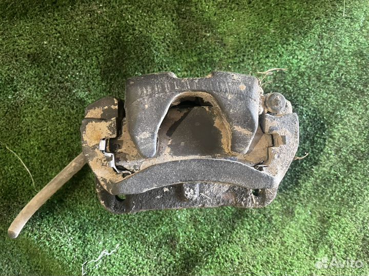 Суппорт передний сузуки гранд витара 98-2005