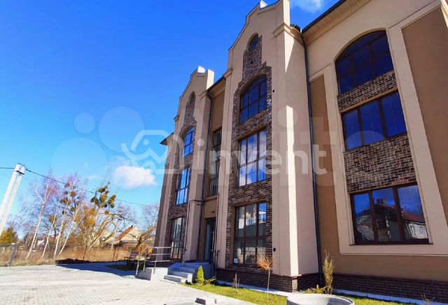 3-к. квартира, 111 м², 1/3 эт.