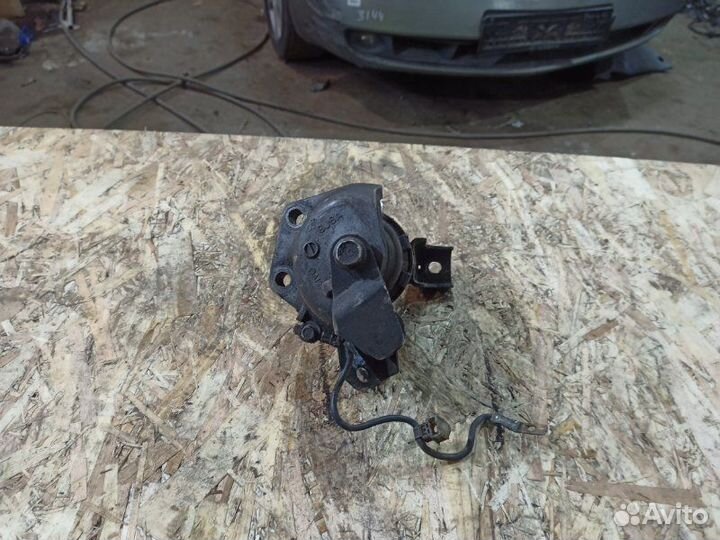 Подушка опора двигателя Mazda 6 GG седан LF 2.0