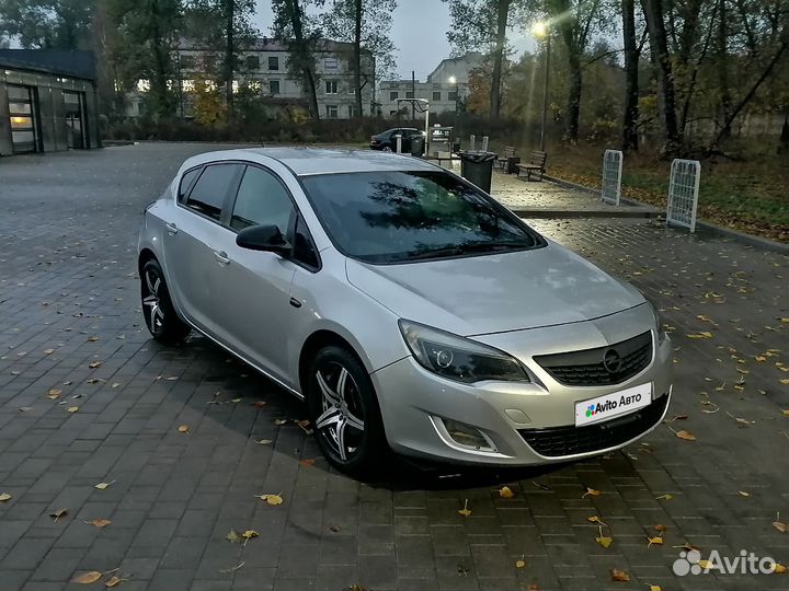 Opel Astra 1.6 AT, 2010, 180 700 км