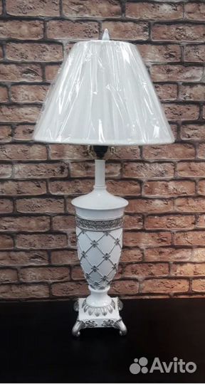 Настольная лампа