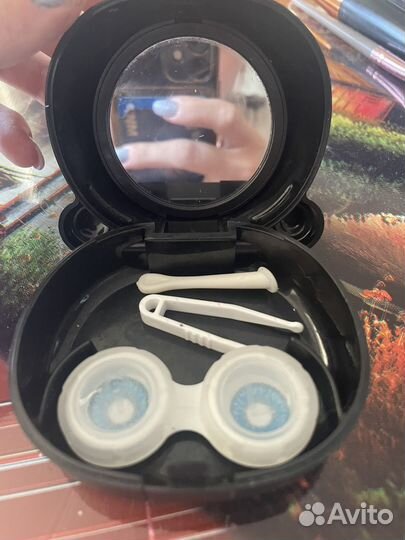 Ярко голубые линзы