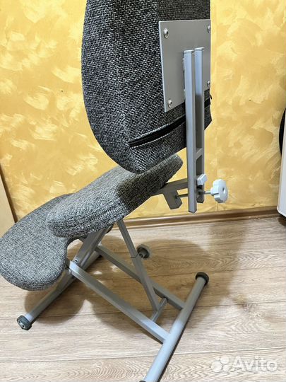 Коленный стул со спинкой