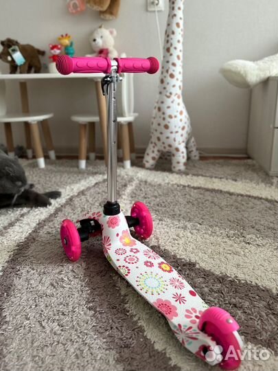 Самокат детский трехколесный для девочки