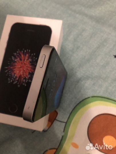 iPhone SE, 32 ГБ