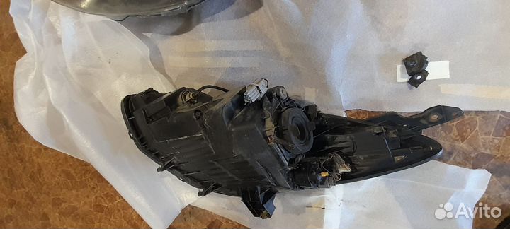 Передние фары на Mazda Demio