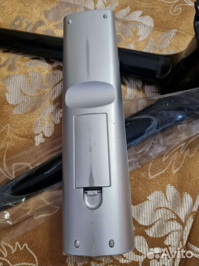 Подставка от телевизора и пульт