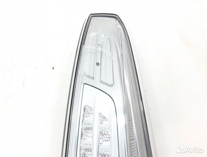 Фонарь правый Nissan Serena NC26 MR20DD 2014