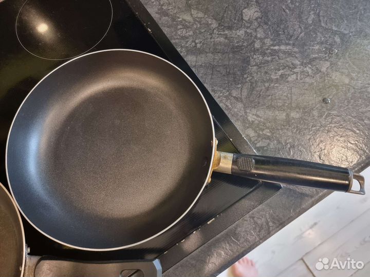 Сковородки 2 шт