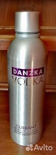 Пустые бутылки. Тубус