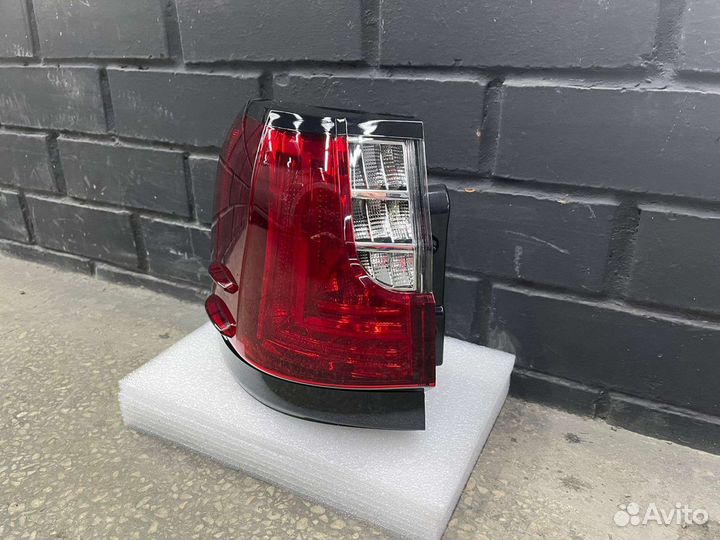 Фонарь левый LX570 в крыло GBT