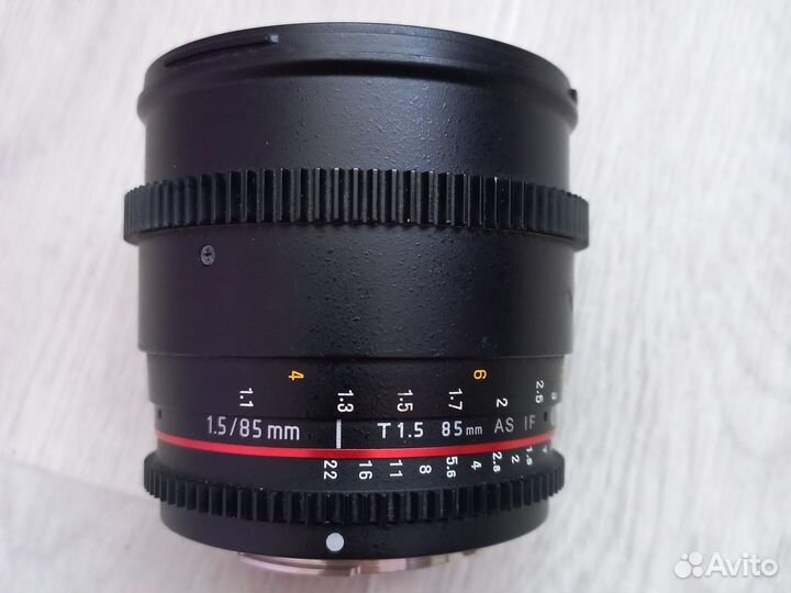 Объектив Samyang 85 mm 1.4
