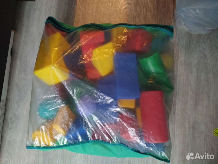 Конструктор пластмассовый