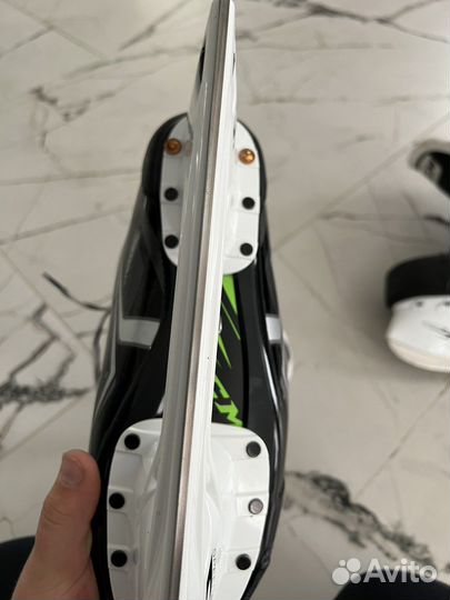 Коньки хоккейные