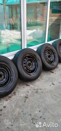 Bridgestone Dueler H/T 687 225/70 R16