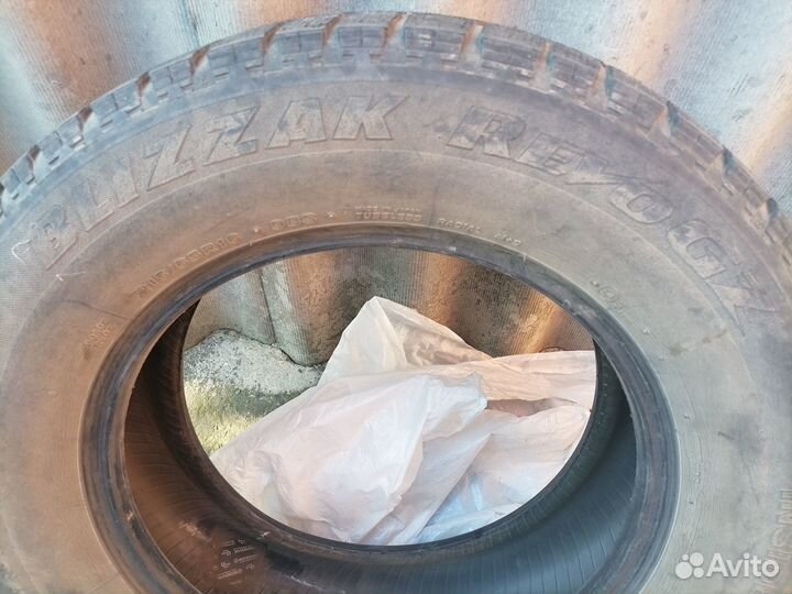 Bridgestone Blizzak Revo GZ 215/65 R16