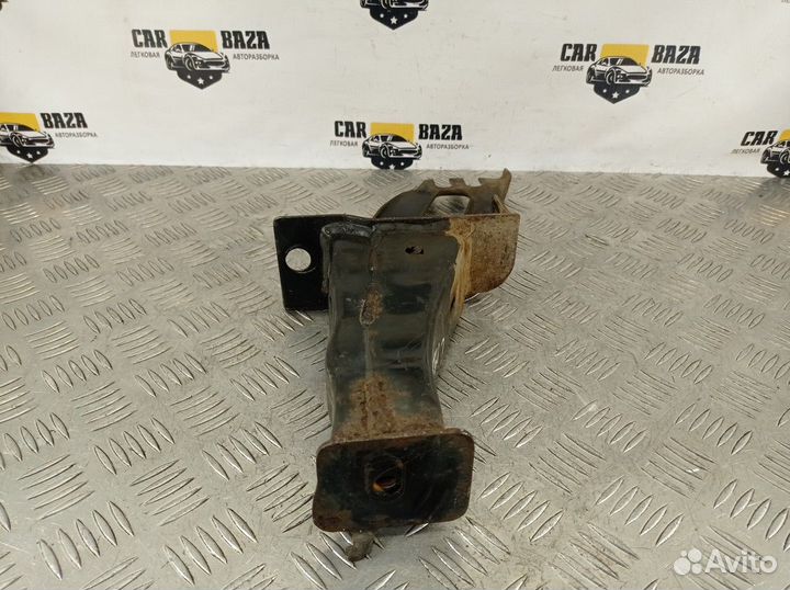 Кронштейн усилителя переднего бампера правый R