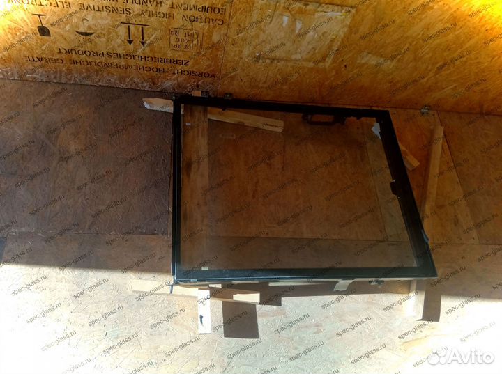 Лобовое нижнее стекло Hitachi Zaxis ZX110-350