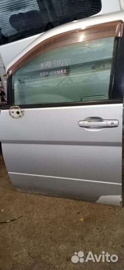 Передняя дверь Ниссан Серена с24