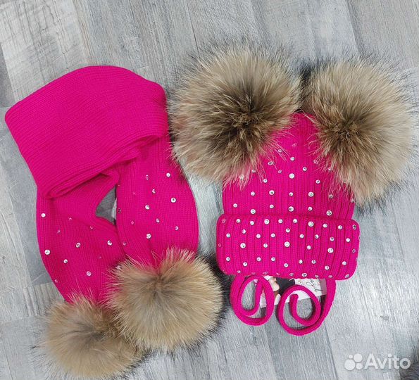 Шапка с кристаллами Сваровски и натуральным мехом