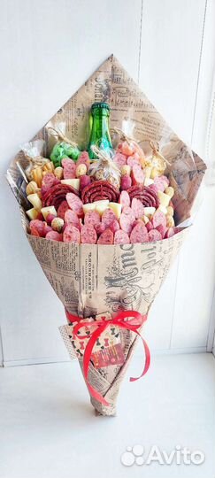 Мужской букет из колбасок и сыра