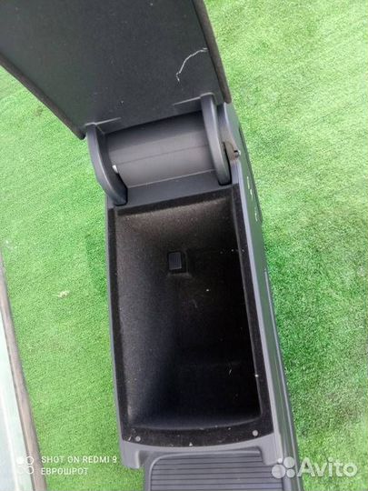 Подлокотник Volkswagen Passat (B6) (2005-2010) Фо