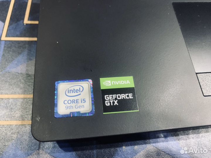 Игровой Ноутбук Lenovo Legion Y540 / GTX 1650