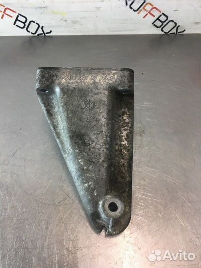 Кронштейн двигателя правый Mercedes C-Class W203