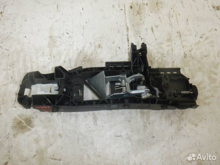 Механизм ручки передней левой двери