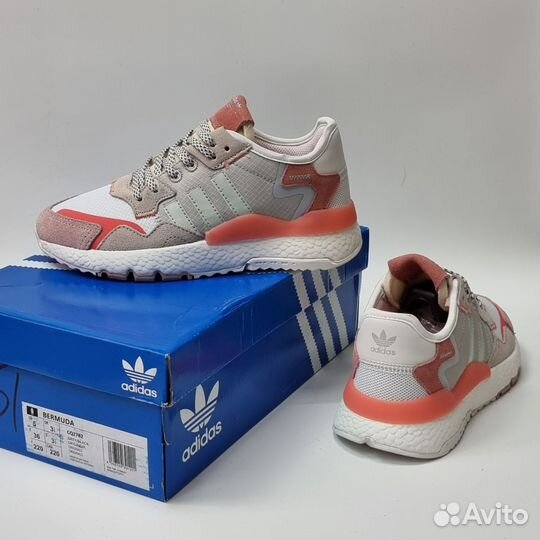 Кроссовки Adidas женские